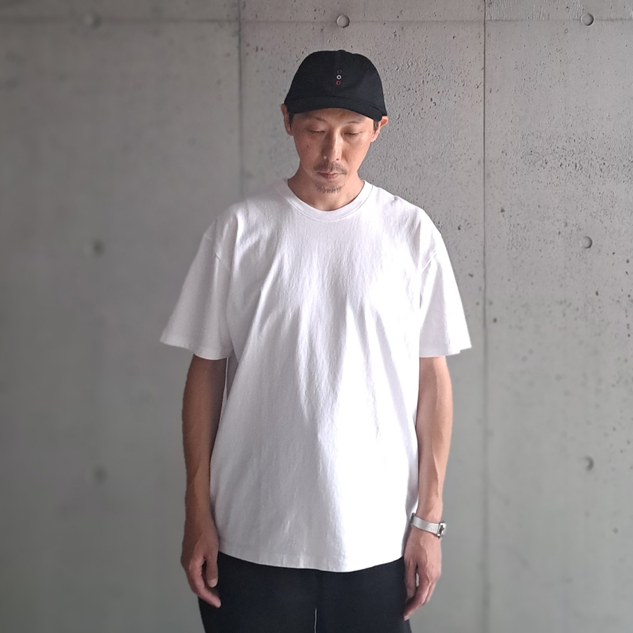 CURLY / CURLY& Co. (カーリー) 24A-1101 [ ROUND BODY COTTON TEE (S/S) ] 14番単糸 丸胴 度詰め天竺 クルーネック S/S Tシャツ (WHITE)(BLACK)