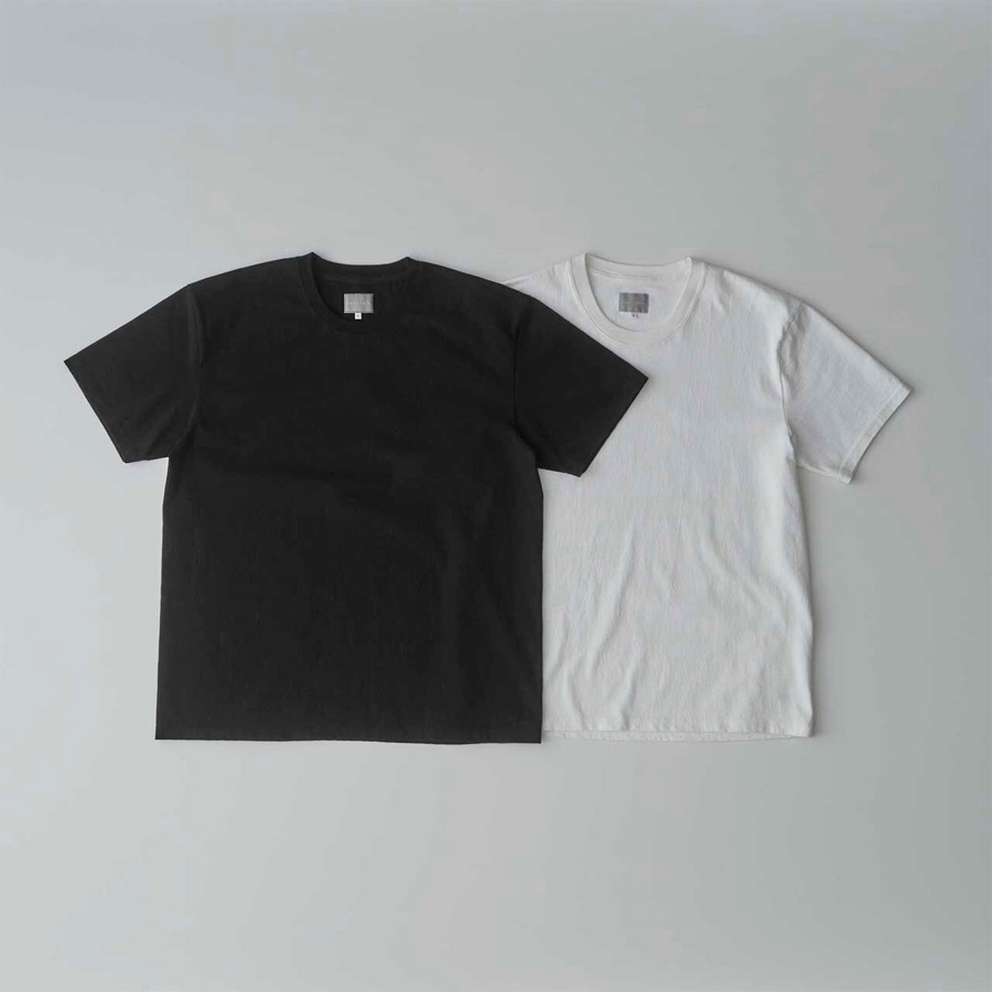 CURLY / CURLY& Co. (カーリー) 24A-1101 [ ROUND BODY COTTON TEE (S/S) ] 14番単糸 丸胴 度詰め天竺 クルーネック S/S Tシャツ (WHITE)(BLACK)