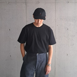 CURLY / CURLY& Co. (カーリー) 24A-1101 [ ROUND BODY COTTON TEE (S/S) ] 14番単糸 丸胴 度詰め天竺 クルーネック S/S Tシャツ (WHITE)(BLACK)