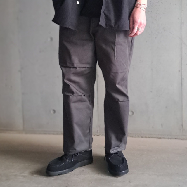 STILL BY HAND (スティルバイハンド)  [ PT07251 ] Knee tuck wide pants /ニータックワイドパンツ (CHARCOAL)