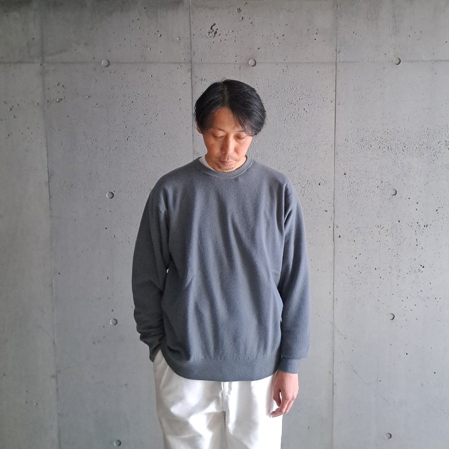 YONETOMI NEW BAISC (ヨネトミ ニューベーシック) 95-244-030-1 [Yonetomi×Spiber NEW BASIC KNIT PULLOVER]  [Brewed Protein] ニット プルオーバー (GRAY)